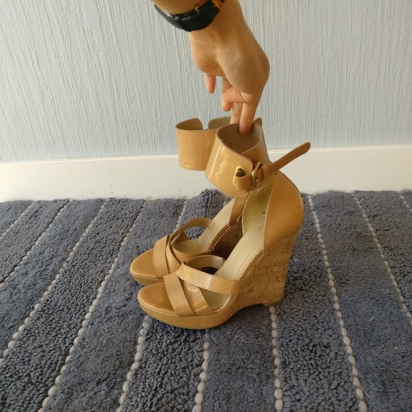 Stuart Weitzman Nude Patent Leather Sandals - Picture 2 of 6